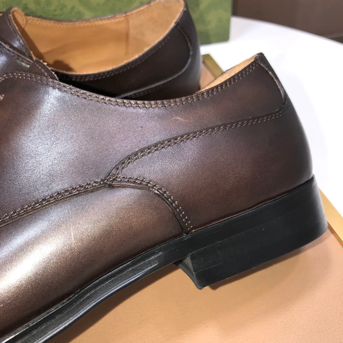 Men's shoes 💰660💰 Brand: GUCCI (Gucci) Standard code: Men's size 38/44 (45/46 can be customized) Grade: Same as the official website Original quality Material: Original cowhide Water-dyed cowhide lining Original rubber outsole Style category: Men's fashionable casual leather shoes Distinguished big-name luxury elements top luxury Color: Actual picture